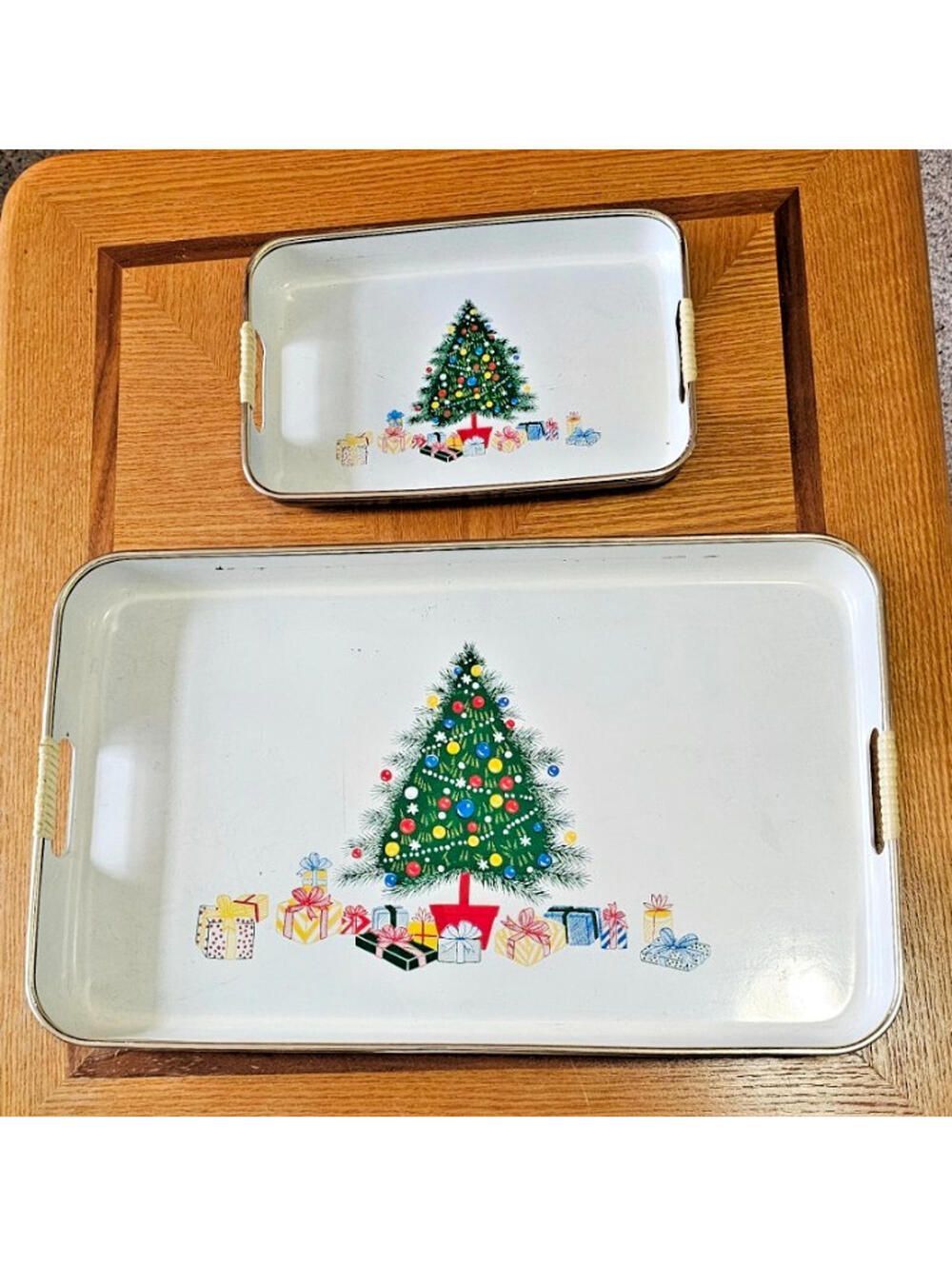 Set of 2 trays Happy Holidays from  Japan Christmas Tree - 12" x 18" and 10 x 7